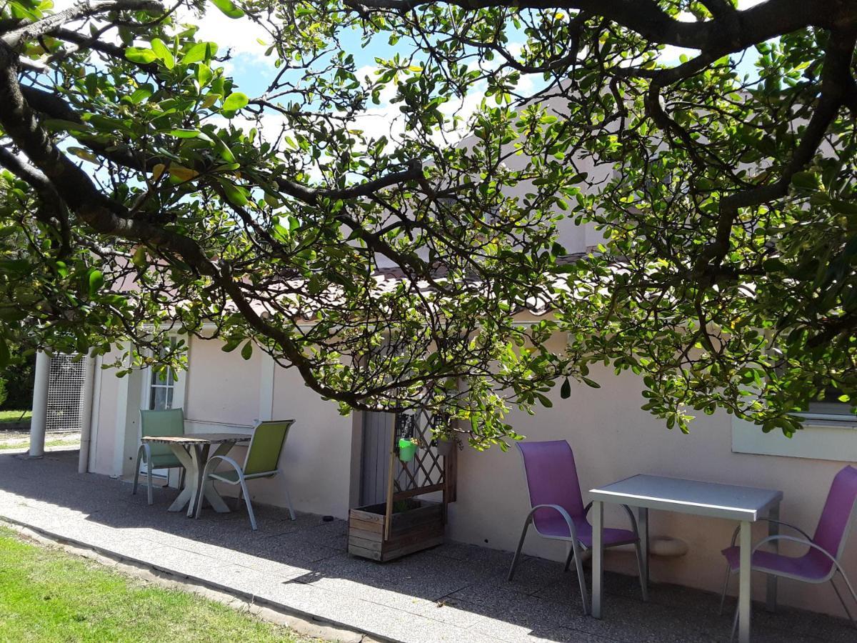 Hotel L'Oustau De Malo Sainte-Cécile-les-Vignes Exterior foto